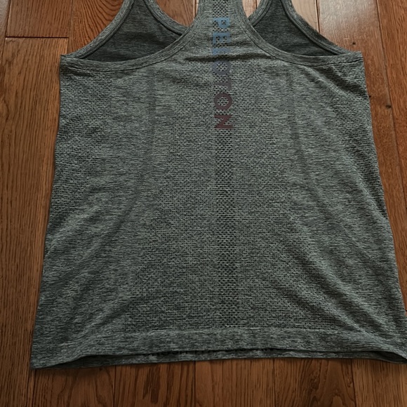 Lululemon peloton swiftly tech tank. Size 8. Gray. Excellent condition. - Picture 5 of 7